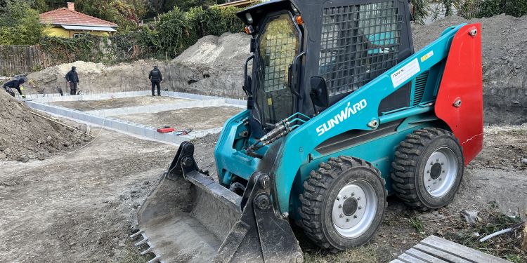 Sunward önjáró homlokrakodógép 