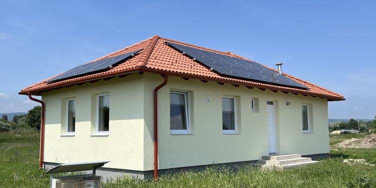 Családi házak szerkezetkész és kulcsrakész generálkivitelezése