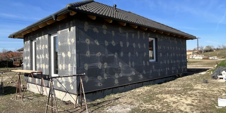 Családi házak szerkezetkész és kulcsrakész generálkivitelezése