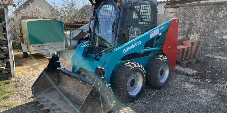 Sunward önjáró homlokrakodógép 