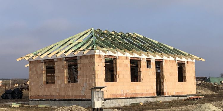 Családi házak szerkezetkész és kulcsrakész generálkivitelezése