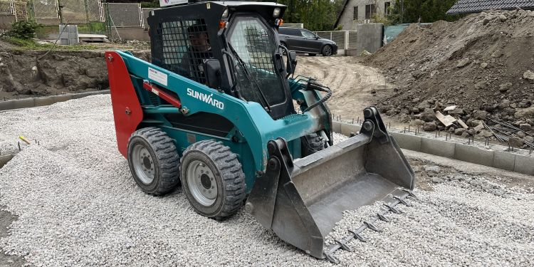 Sunward önjáró homlokrakodógép 